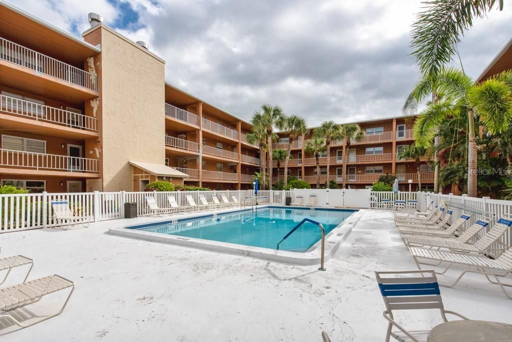 For Sale: $169,000 (2 beds, 1 baths, 980 Square Feet)