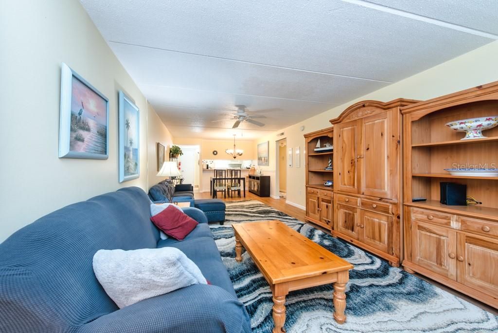 For Sale: $169,000 (2 beds, 1 baths, 980 Square Feet)