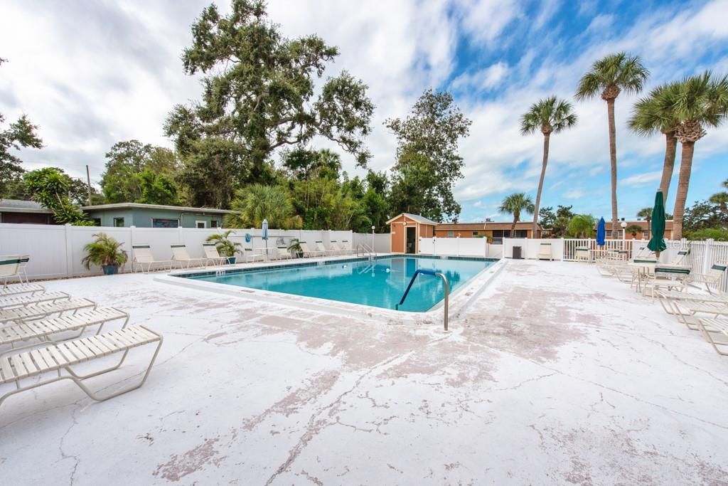 For Sale: $169,000 (2 beds, 1 baths, 980 Square Feet)