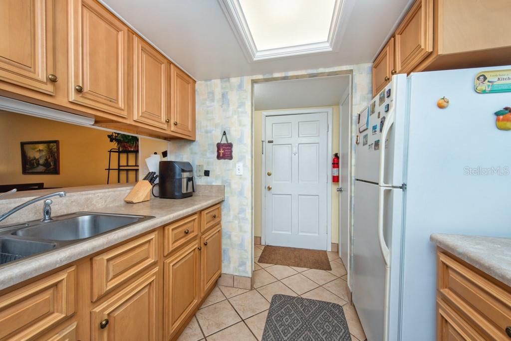 For Sale: $169,000 (2 beds, 1 baths, 980 Square Feet)