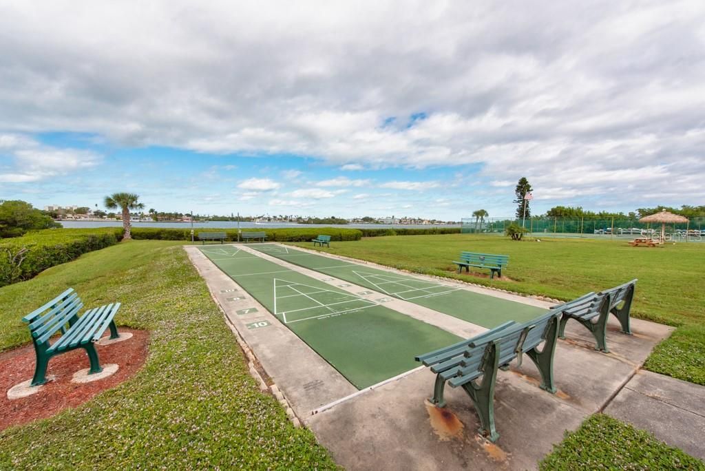 For Sale: $169,000 (2 beds, 1 baths, 980 Square Feet)