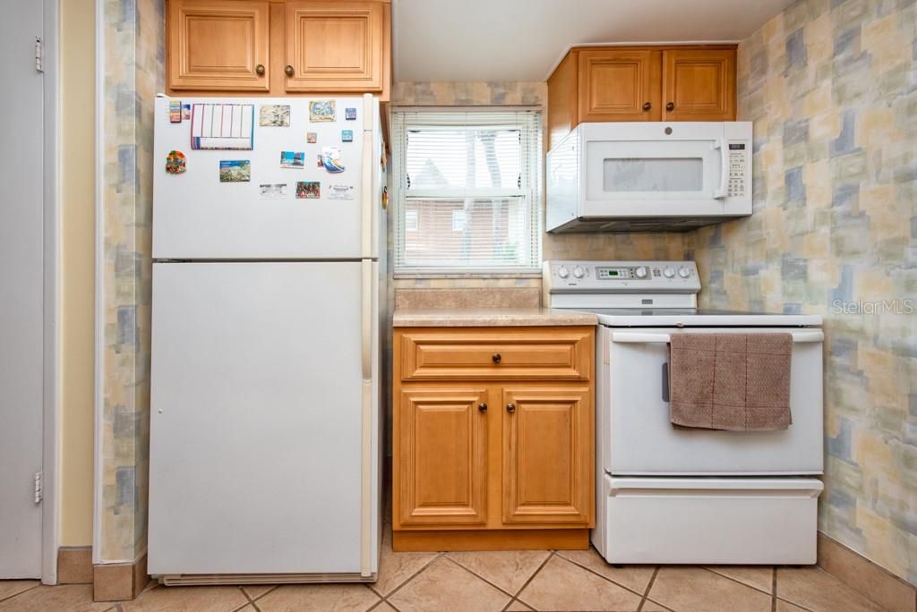 For Sale: $169,000 (2 beds, 1 baths, 980 Square Feet)