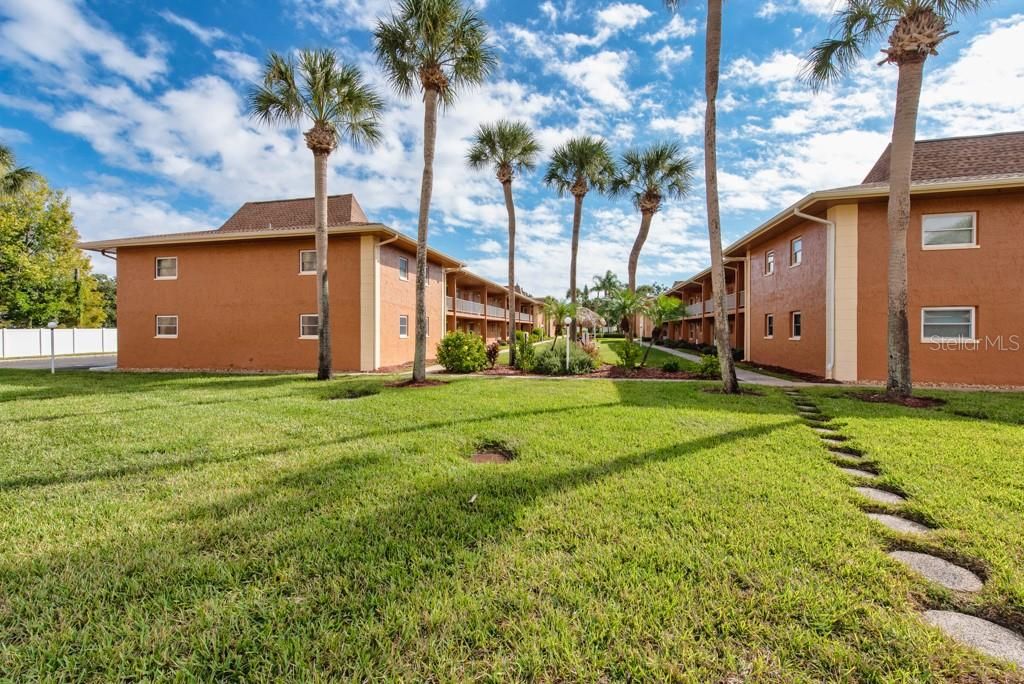 For Sale: $169,000 (2 beds, 1 baths, 980 Square Feet)