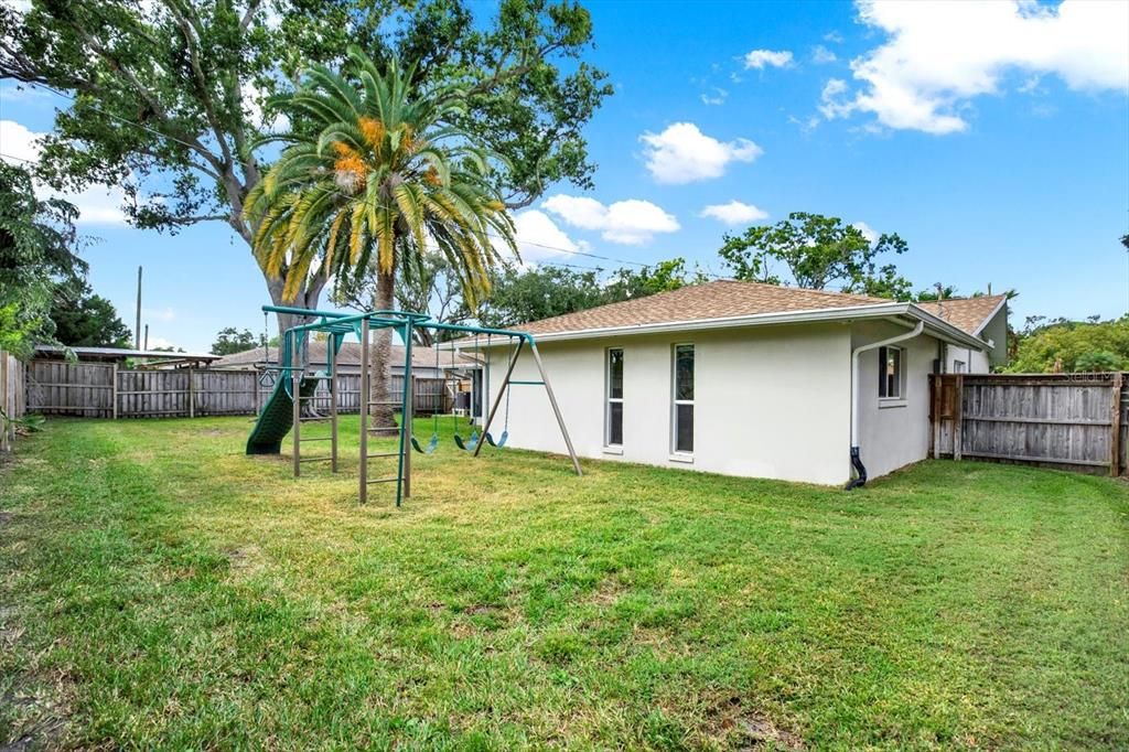 Activo con contrato: $535,000 (4 camas, 2 baños, 1761 Pies cuadrados)