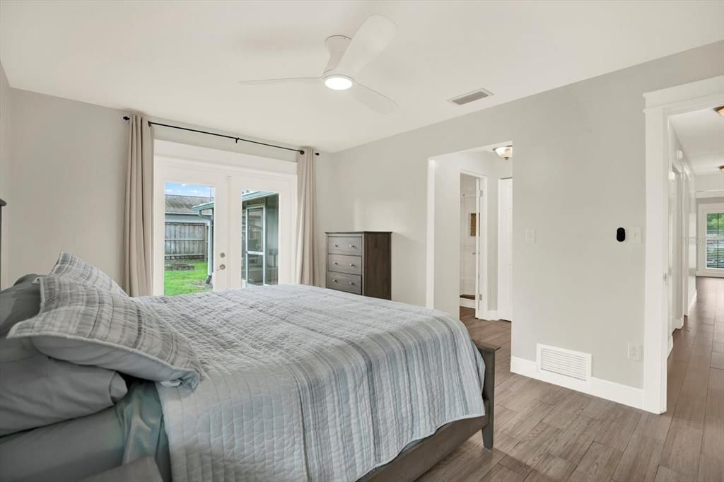 Activo con contrato: $535,000 (4 camas, 2 baños, 1761 Pies cuadrados)