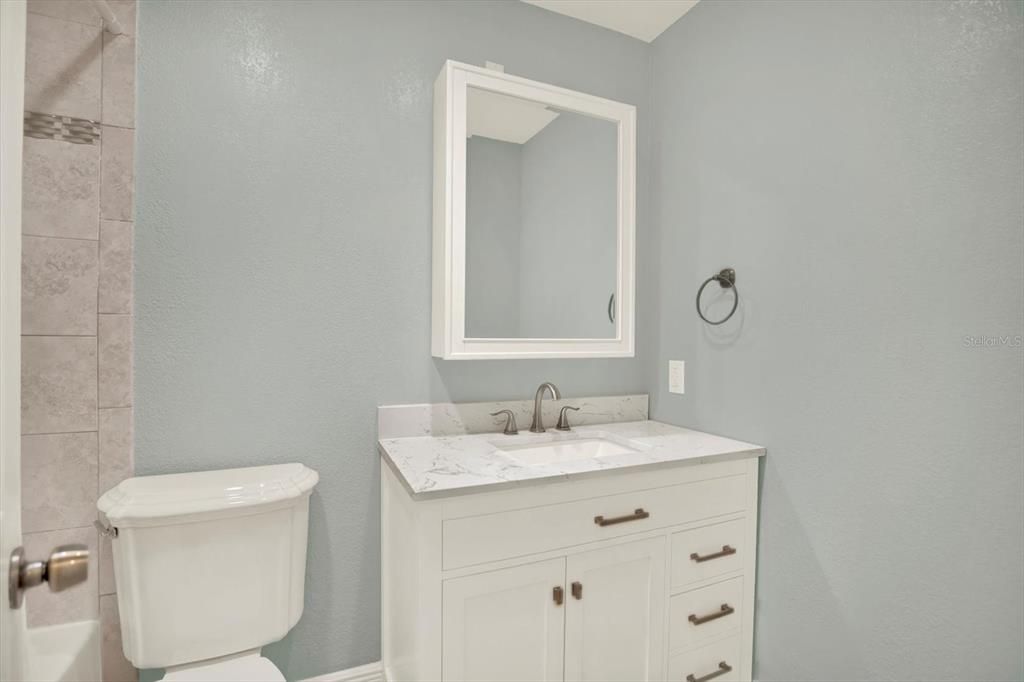 Activo con contrato: $535,000 (4 camas, 2 baños, 1761 Pies cuadrados)