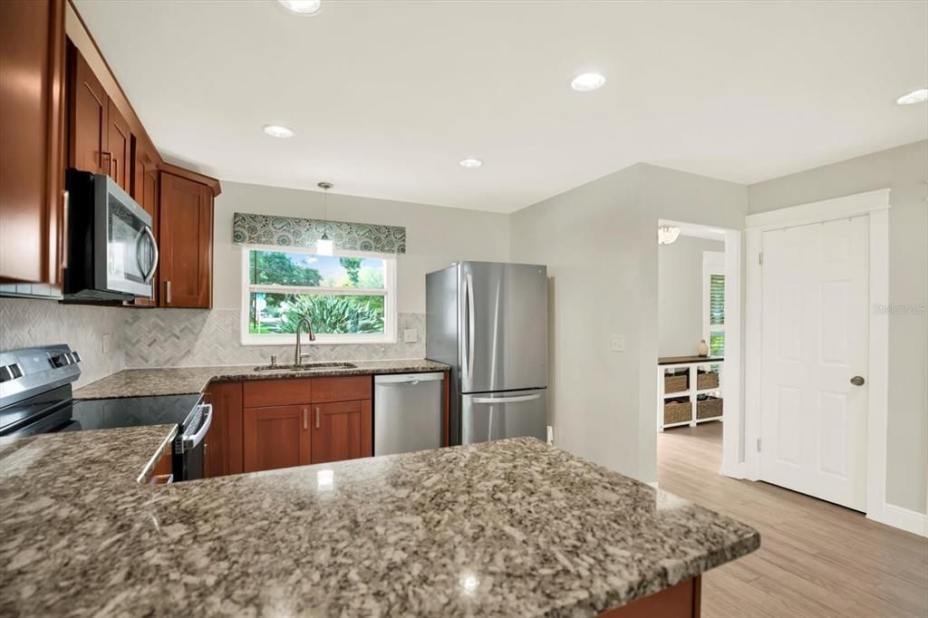 Activo con contrato: $535,000 (4 camas, 2 baños, 1761 Pies cuadrados)