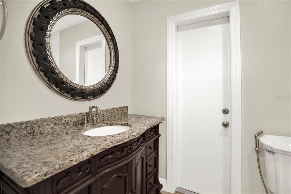 Activo con contrato: $535,000 (4 camas, 2 baños, 1761 Pies cuadrados)