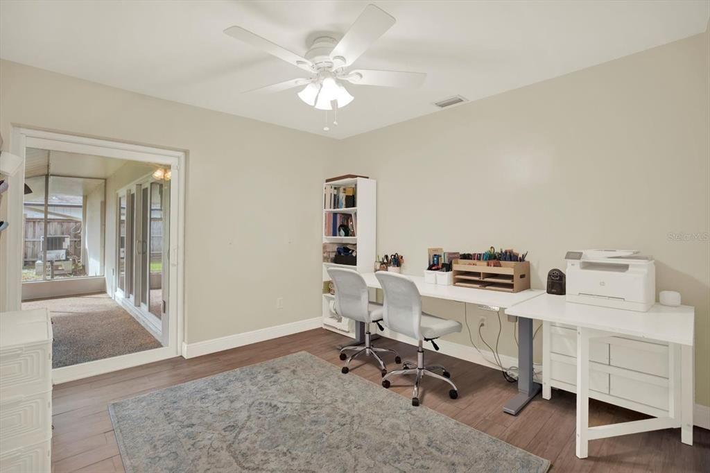 Activo con contrato: $535,000 (4 camas, 2 baños, 1761 Pies cuadrados)