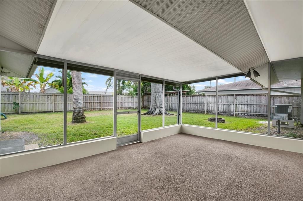 Activo con contrato: $535,000 (4 camas, 2 baños, 1761 Pies cuadrados)