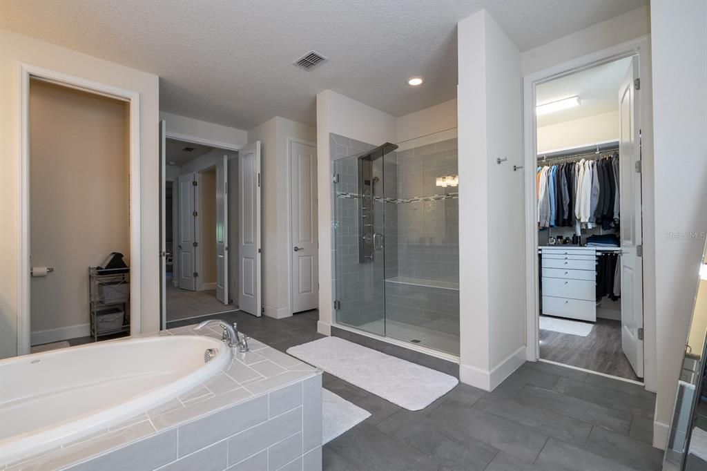 На продажу: $1,100,000 (4 спален, 4 ванн, 4232 Квадратных фут)