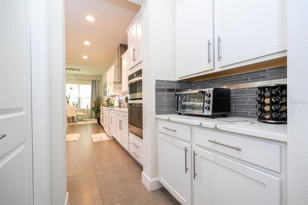 На продажу: $1,100,000 (4 спален, 4 ванн, 4232 Квадратных фут)