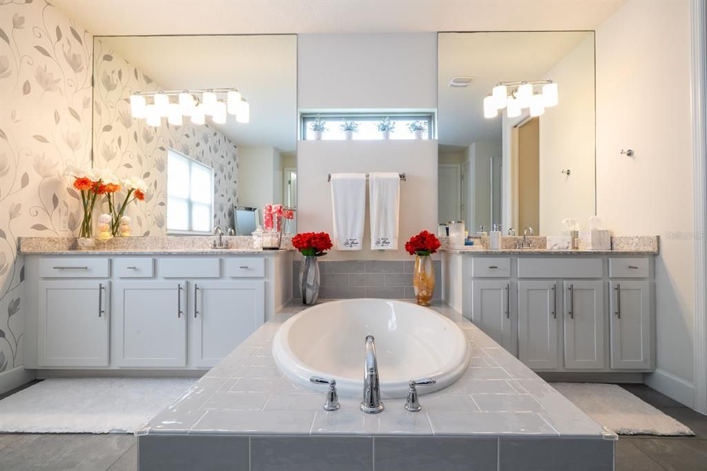 На продажу: $1,100,000 (4 спален, 4 ванн, 4232 Квадратных фут)