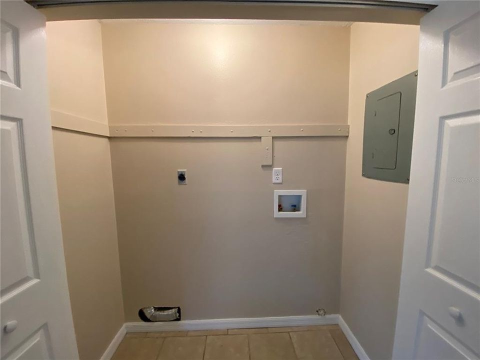 В аренду: $1,460 (2 спален, 1 ванн, 906 Квадратных фут)