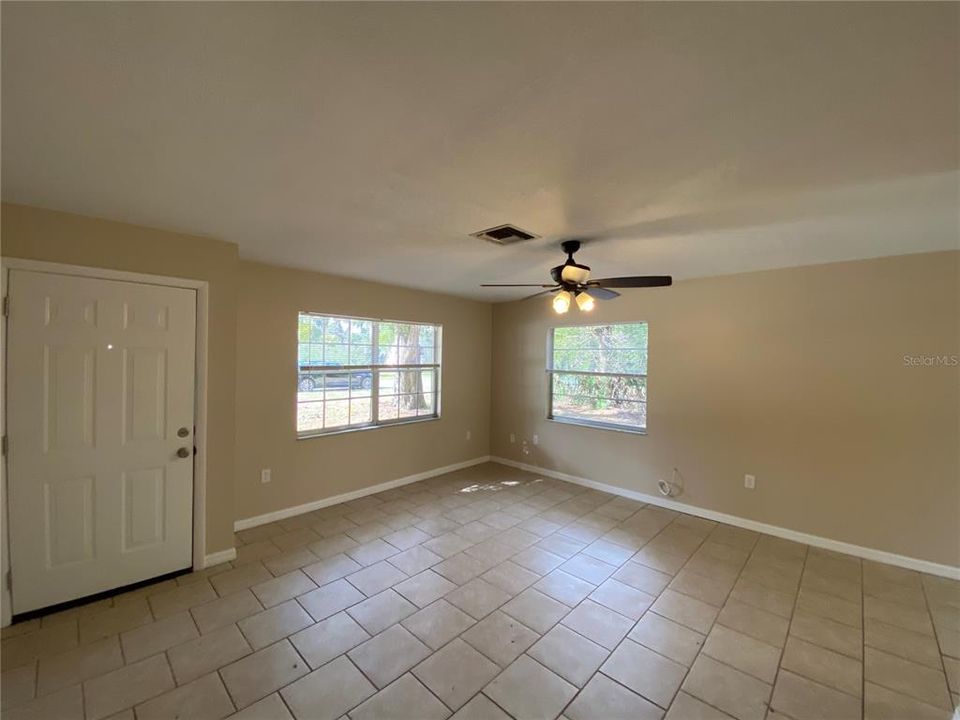 В аренду: $1,460 (2 спален, 1 ванн, 906 Квадратных фут)