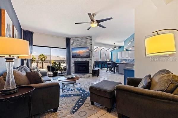 待售: $324,900 (2 贝兹, 2 浴室, 1175 平方英尺)