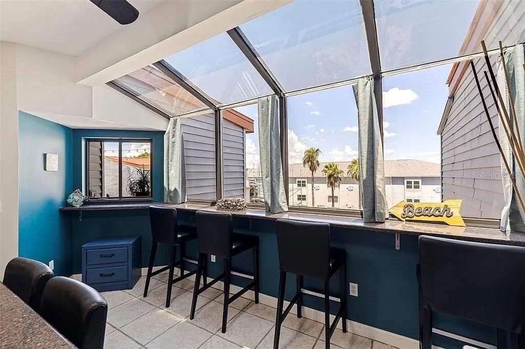 待售: $324,900 (2 贝兹, 2 浴室, 1175 平方英尺)