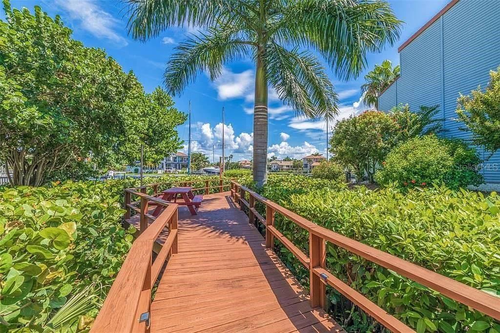 待售: $324,900 (2 贝兹, 2 浴室, 1175 平方英尺)