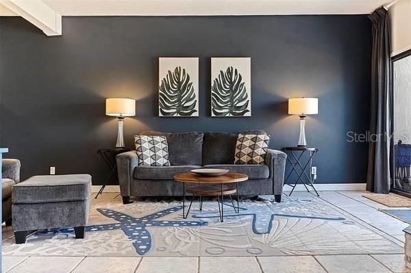 待售: $324,900 (2 贝兹, 2 浴室, 1175 平方英尺)