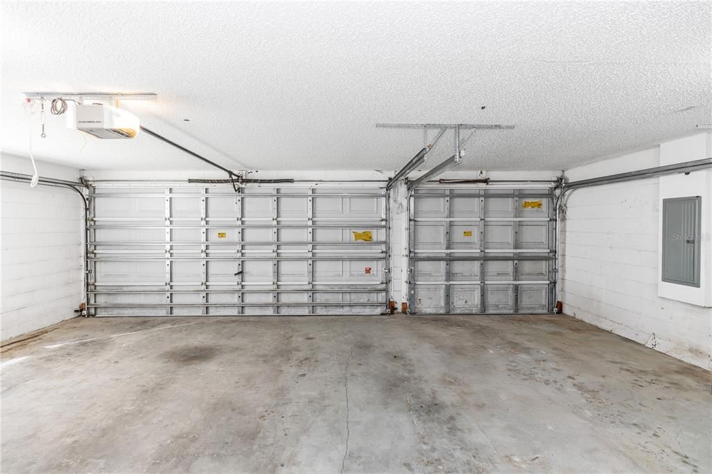 合同活跃: $389,000 (5 贝兹, 2 浴室, 2332 平方英尺)