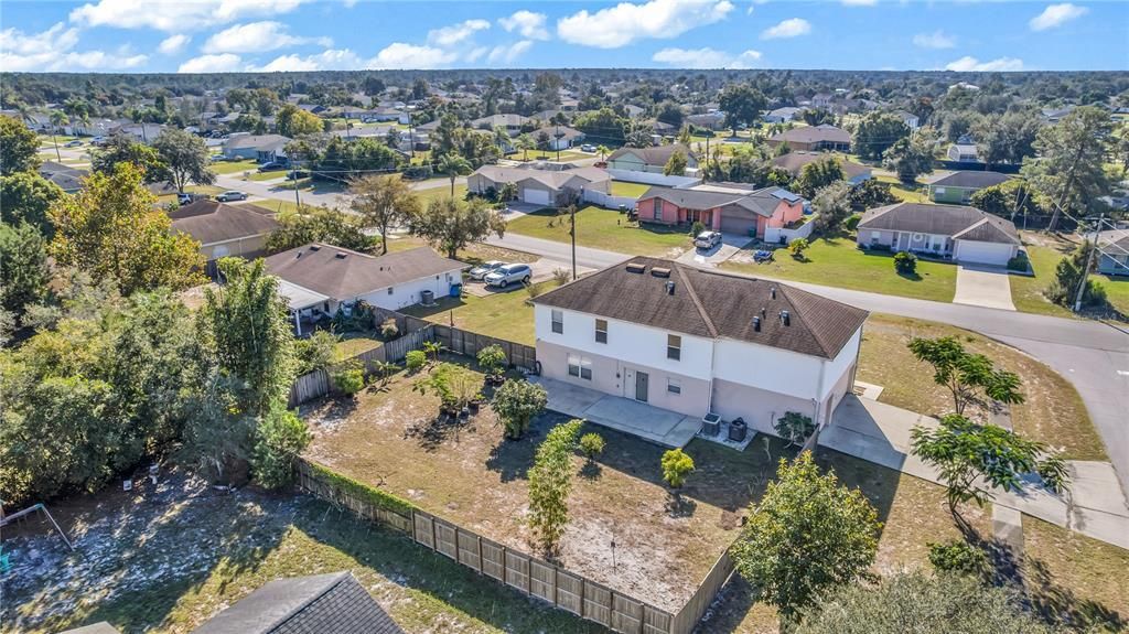 合同活跃: $389,000 (5 贝兹, 2 浴室, 2332 平方英尺)