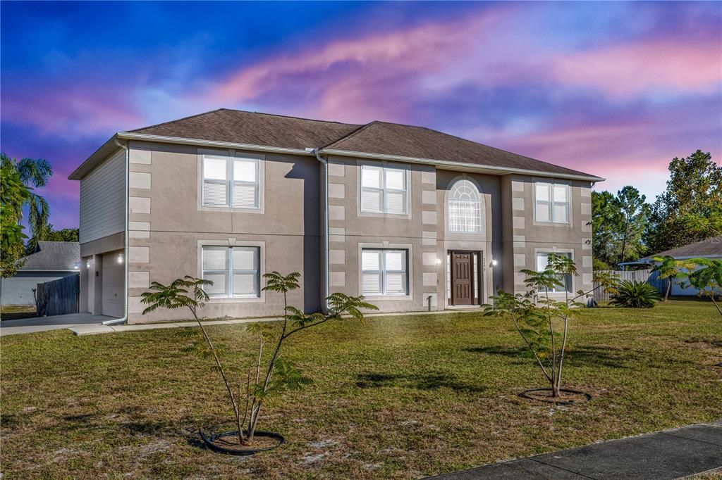 合同活跃: $389,000 (5 贝兹, 2 浴室, 2332 平方英尺)