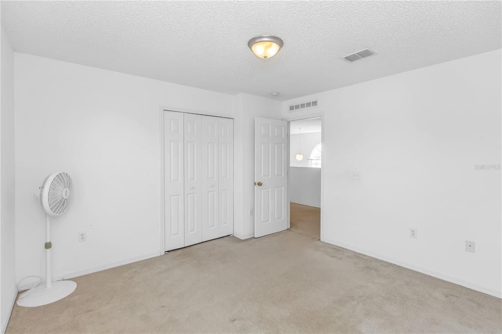 合同活跃: $389,000 (5 贝兹, 2 浴室, 2332 平方英尺)