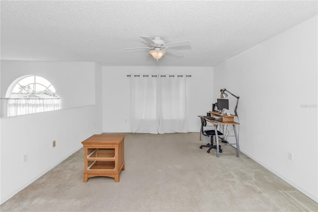 合同活跃: $389,000 (5 贝兹, 2 浴室, 2332 平方英尺)