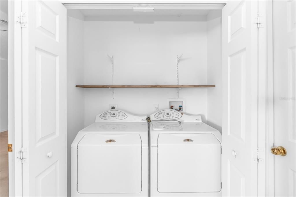 合同活跃: $389,000 (5 贝兹, 2 浴室, 2332 平方英尺)