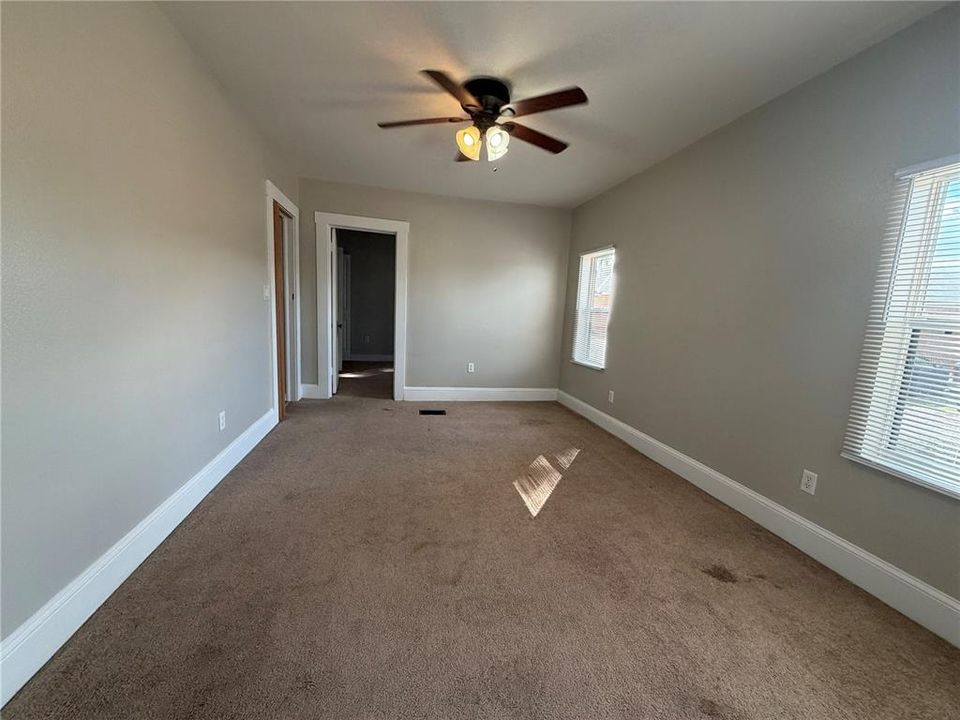 出租: $1,450 (2 贝兹, 1 浴室, 734 平方英尺)