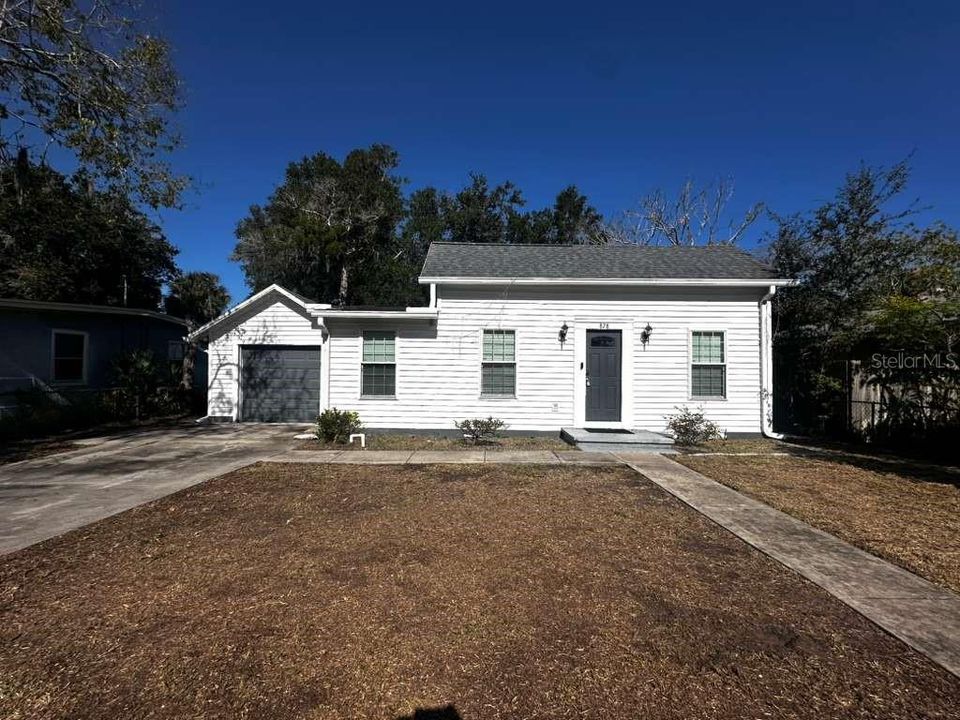 待售: $167,000 (2 贝兹, 1 浴室, 724 平方英尺)