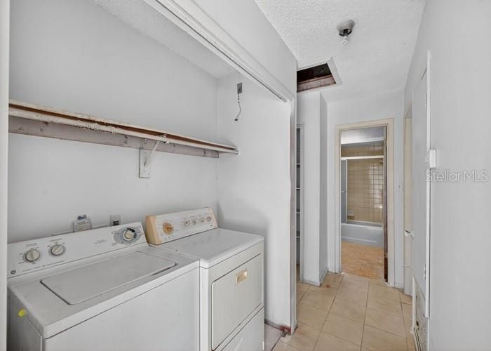 For Sale: $209,400 (2 beds, 2 baths, 1036 Square Feet)
