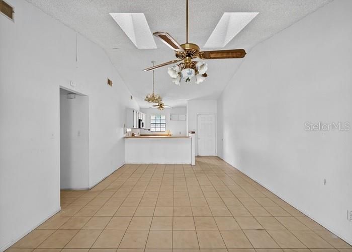 For Sale: $209,400 (2 beds, 2 baths, 1036 Square Feet)