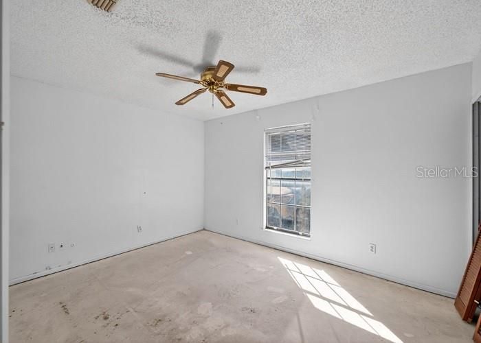 For Sale: $209,400 (2 beds, 2 baths, 1036 Square Feet)