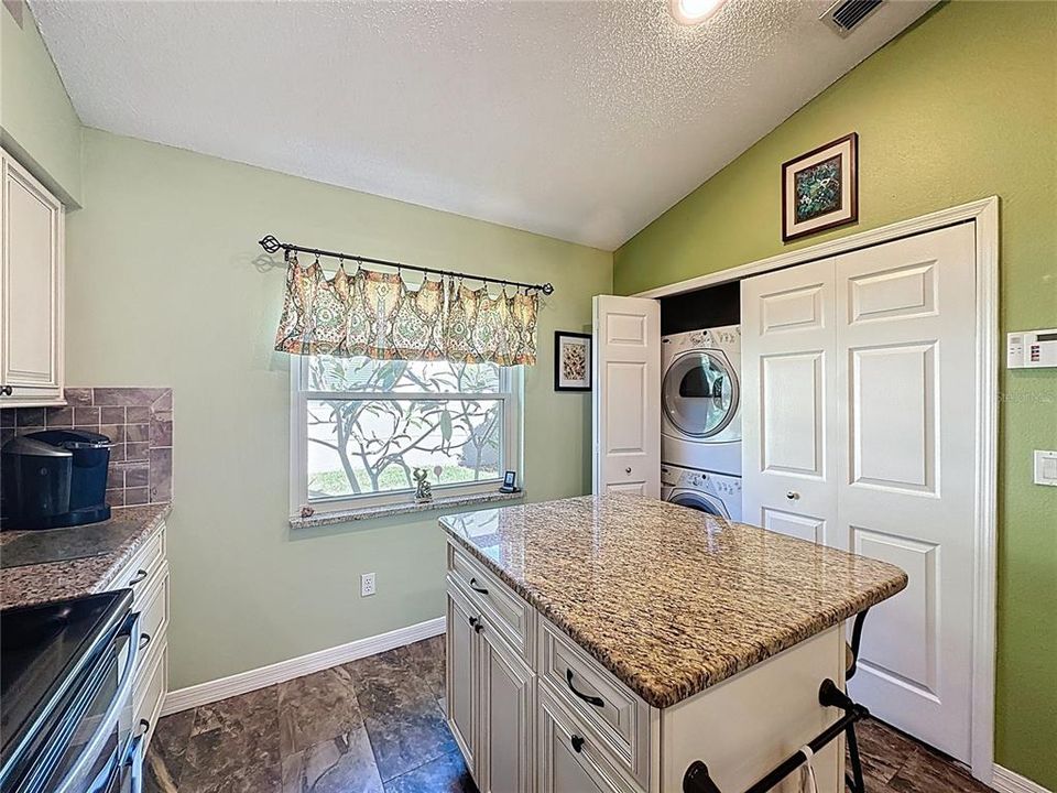 For Sale: $339,900 (2 beds, 2 baths, 1441 Square Feet)