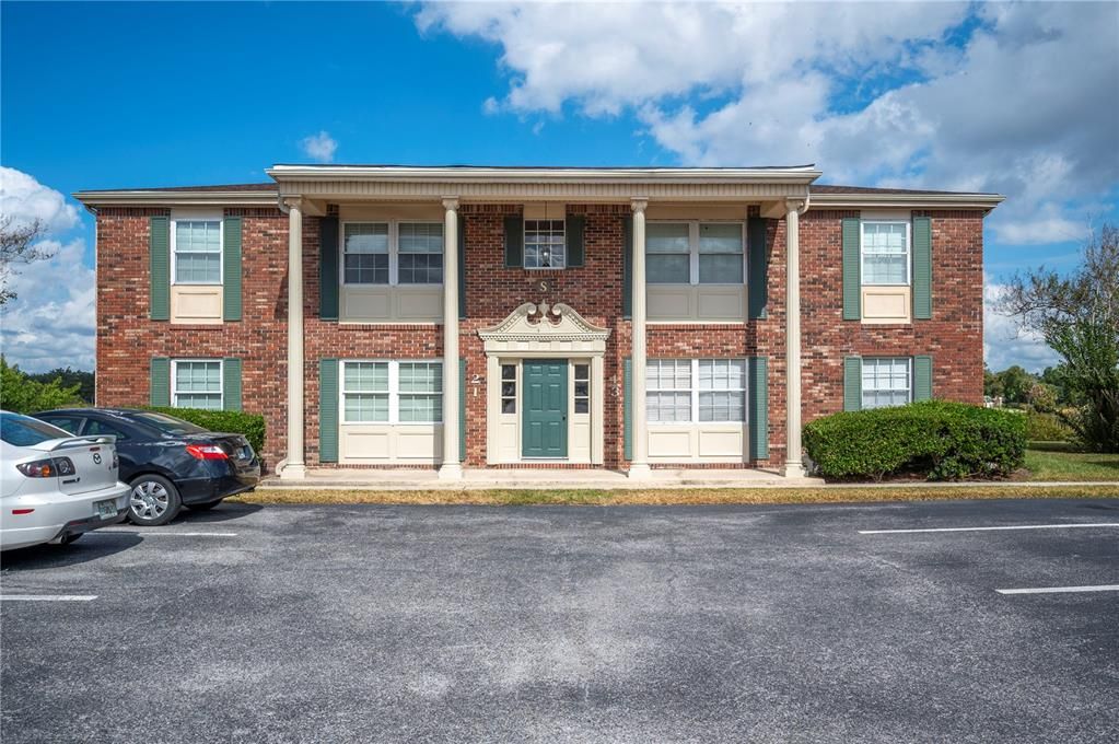 Active With Contract: $129,000 (1 beds, 1 baths, 669 Square Feet)
