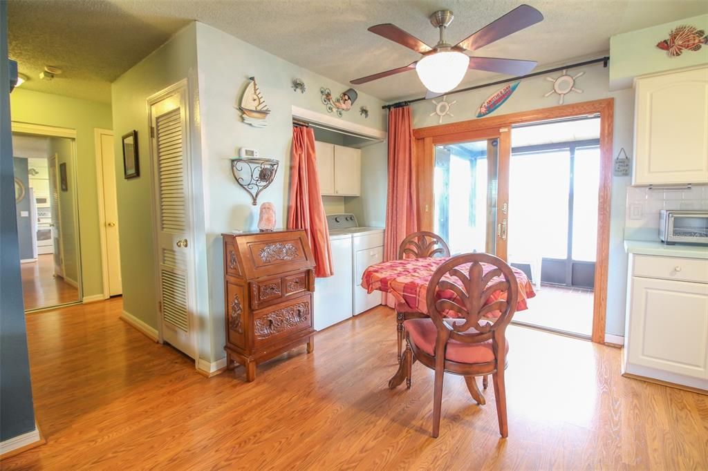 Active With Contract: $129,000 (1 beds, 1 baths, 669 Square Feet)