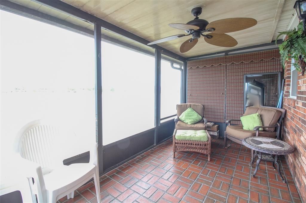 Active With Contract: $129,000 (1 beds, 1 baths, 669 Square Feet)