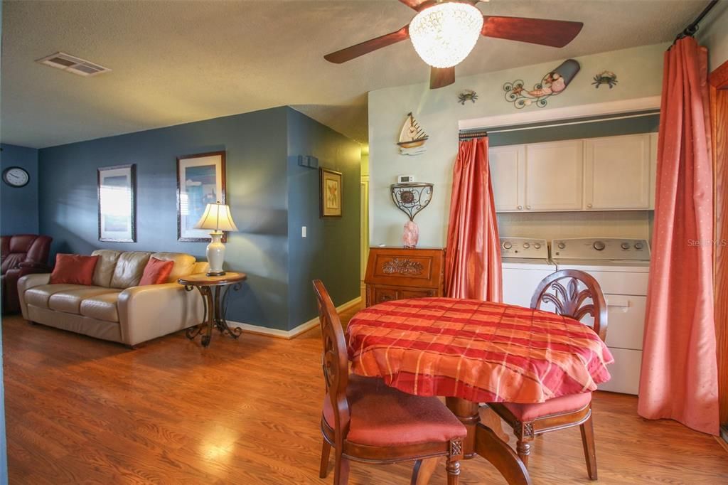 Active With Contract: $129,000 (1 beds, 1 baths, 669 Square Feet)