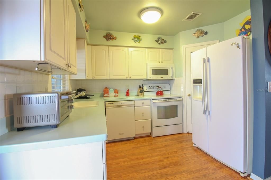Active With Contract: $129,000 (1 beds, 1 baths, 669 Square Feet)