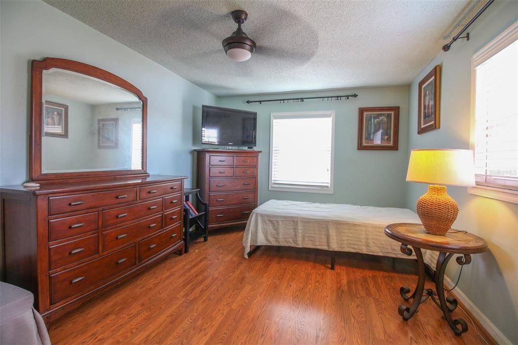 Active With Contract: $129,000 (1 beds, 1 baths, 669 Square Feet)