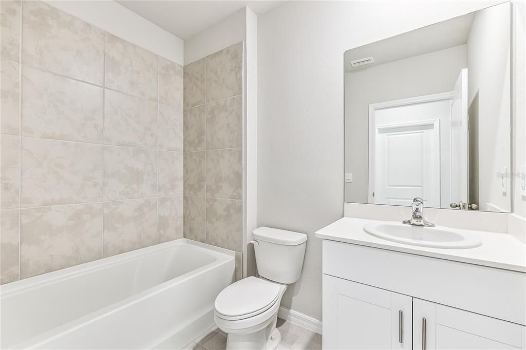 合同活跃: $259,999 (2 贝兹, 2 浴室, 1503 平方英尺)