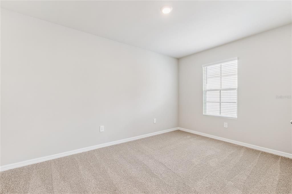 合同活跃: $259,999 (2 贝兹, 2 浴室, 1503 平方英尺)