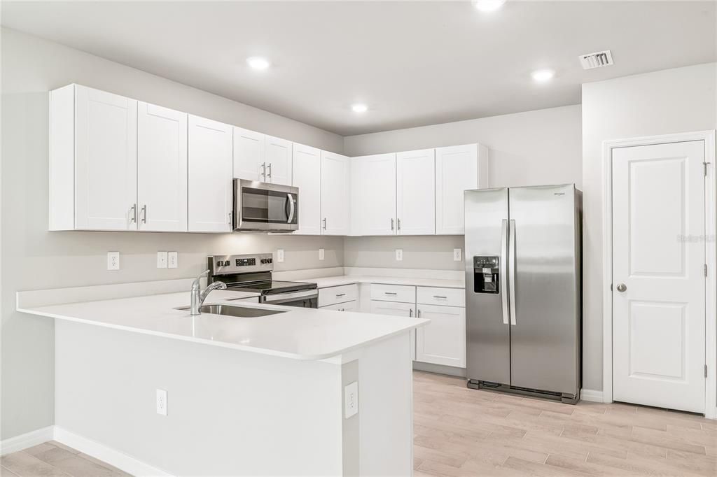 合同活跃: $259,999 (2 贝兹, 2 浴室, 1503 平方英尺)