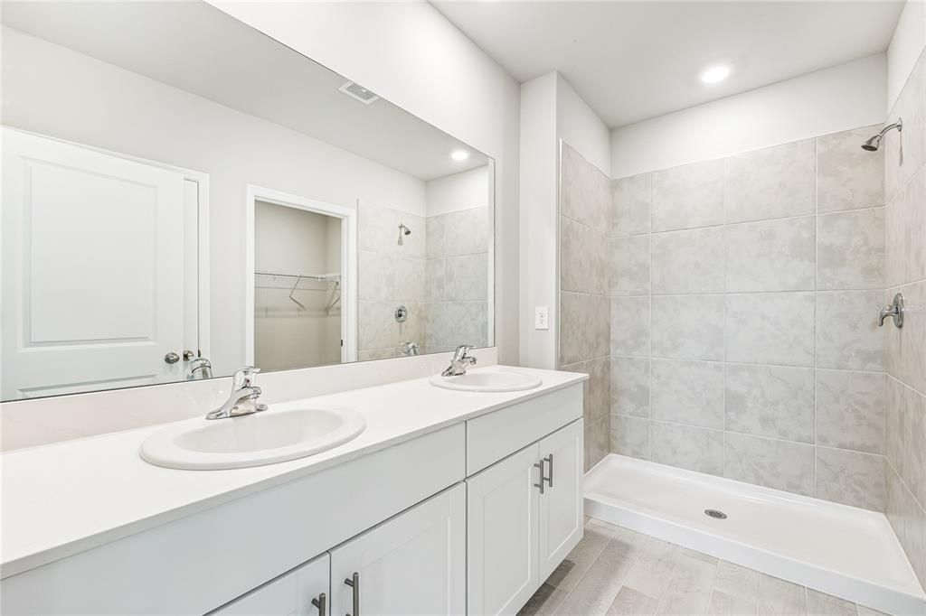 合同活跃: $259,999 (2 贝兹, 2 浴室, 1503 平方英尺)