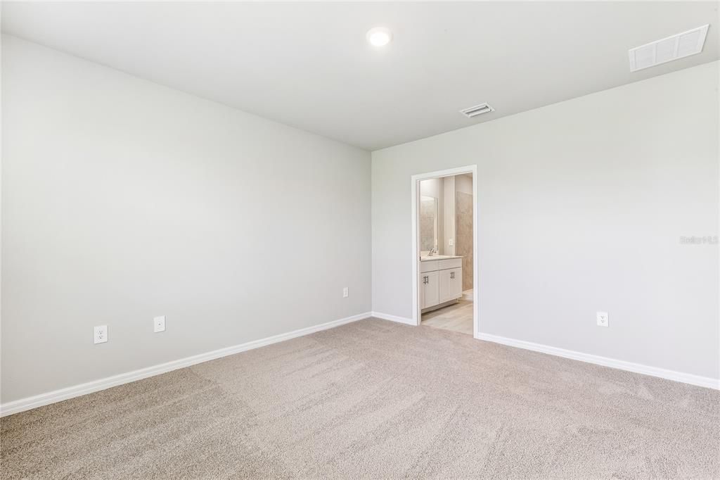 合同活跃: $259,999 (2 贝兹, 2 浴室, 1503 平方英尺)