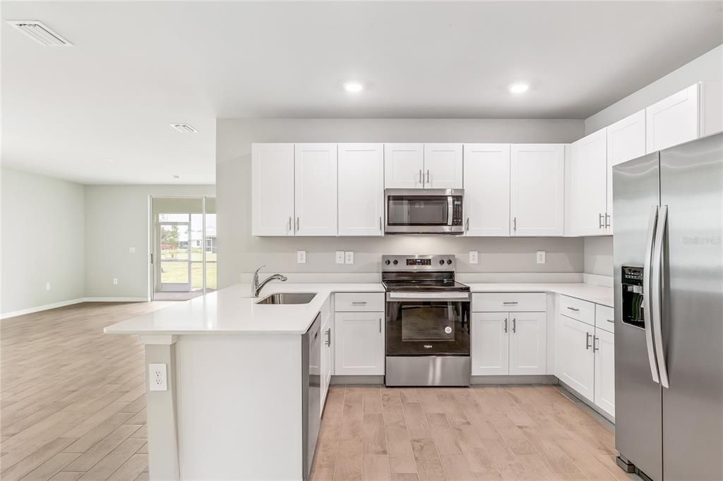 合同活跃: $259,999 (2 贝兹, 2 浴室, 1503 平方英尺)