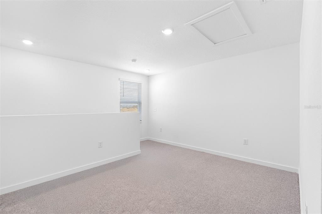 На продажу: $399,900 (4 спален, 3 ванн, 1981 Квадратных фут)