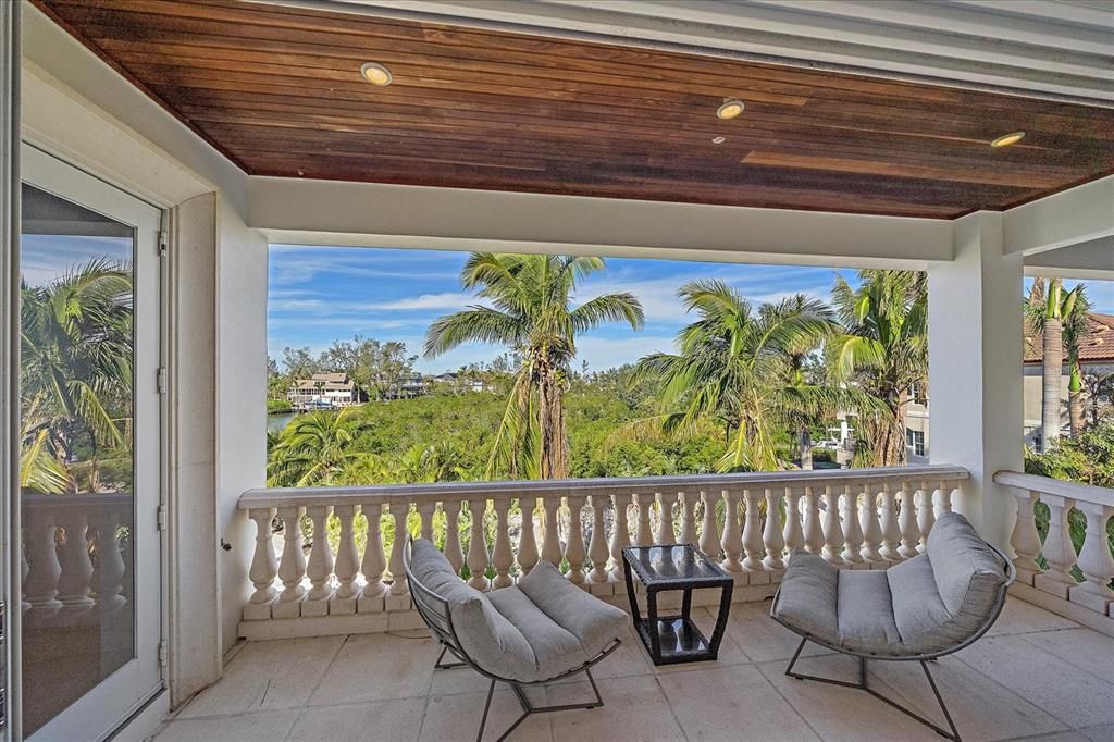 For Sale: $5,499,000 (6 beds, 5 baths, 7099 Square Feet)