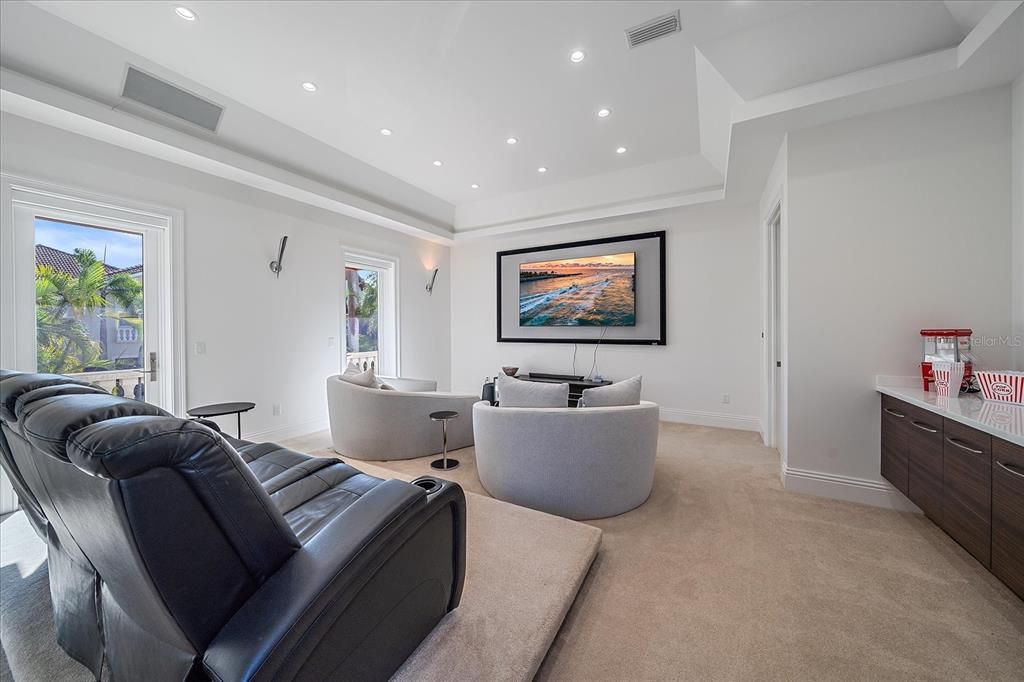 For Sale: $5,499,000 (6 beds, 5 baths, 7099 Square Feet)